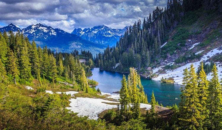 10 Famous Singers from Montana