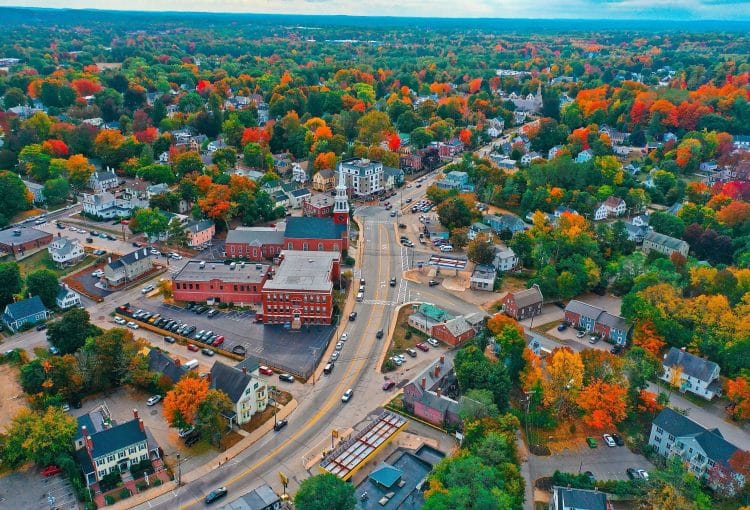 10 Famous Singers from New Hampshire