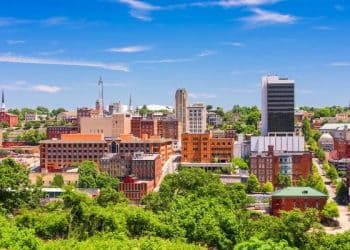 10 Famous Singers from New Hampshire