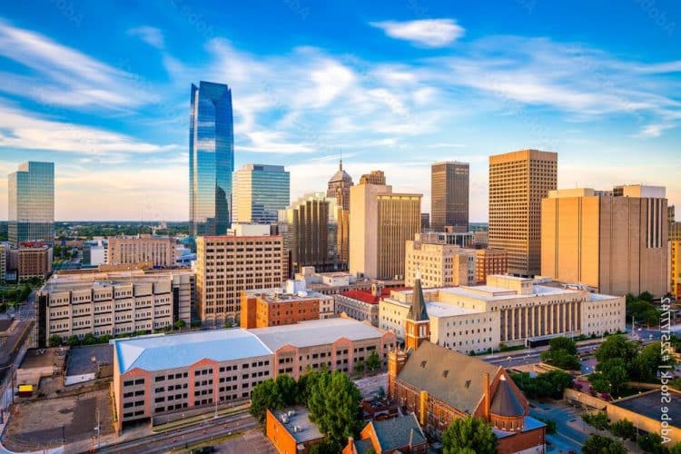 10 Famous Singers from Oklahoma