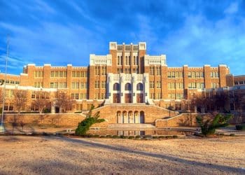 10 Famous Singers from Arkansas