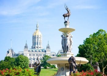 10 Famous Singers from Connecticut