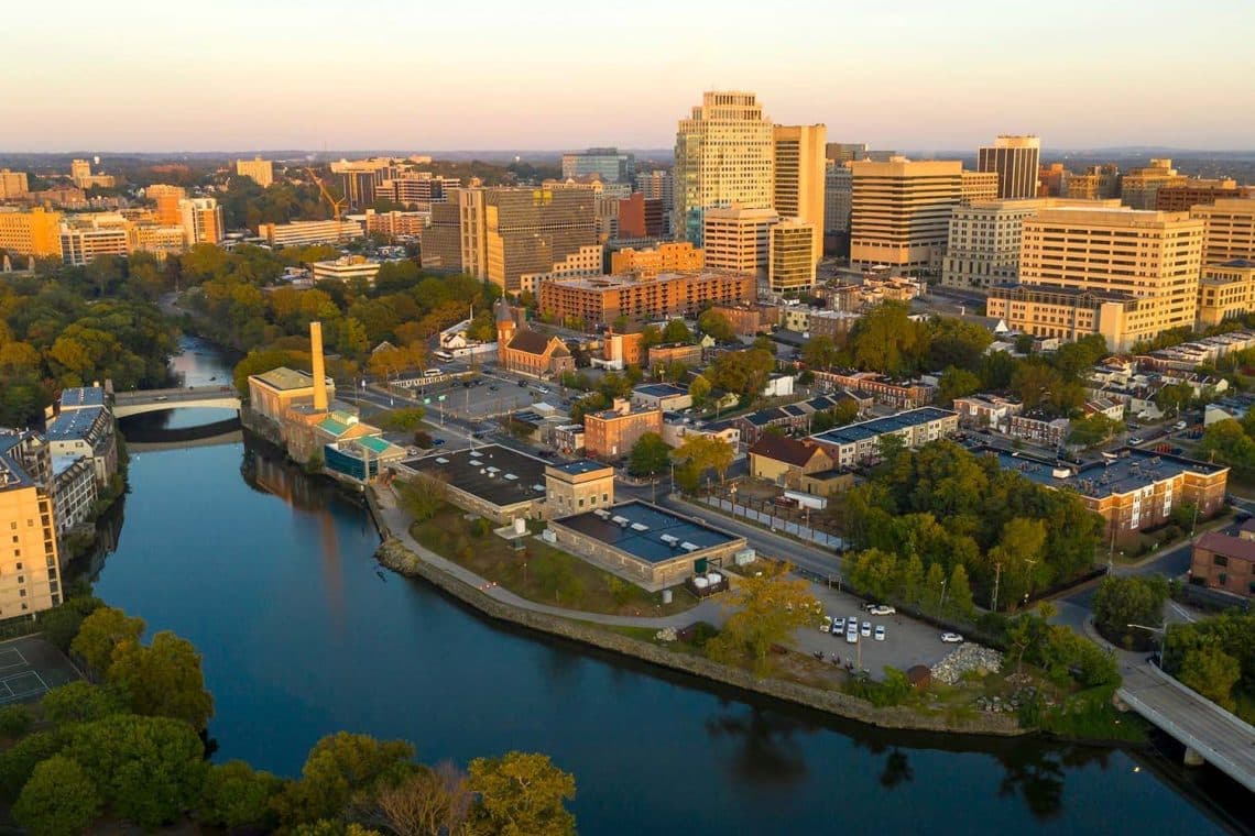 10 Famous Singers from Delaware