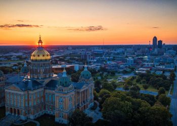 10 Famous Singers from Iowa