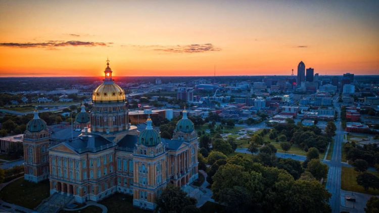 10 Famous Singers from Iowa