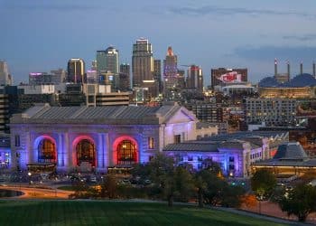 10 Famous Singers from Kansas