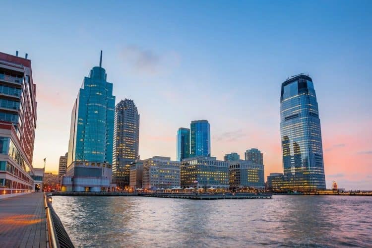 10 Famous Singers from New Jersey