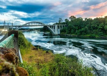 10 Famous Singers from Oregon