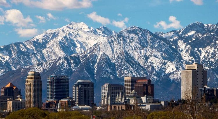 10 Famous Singers from Utah