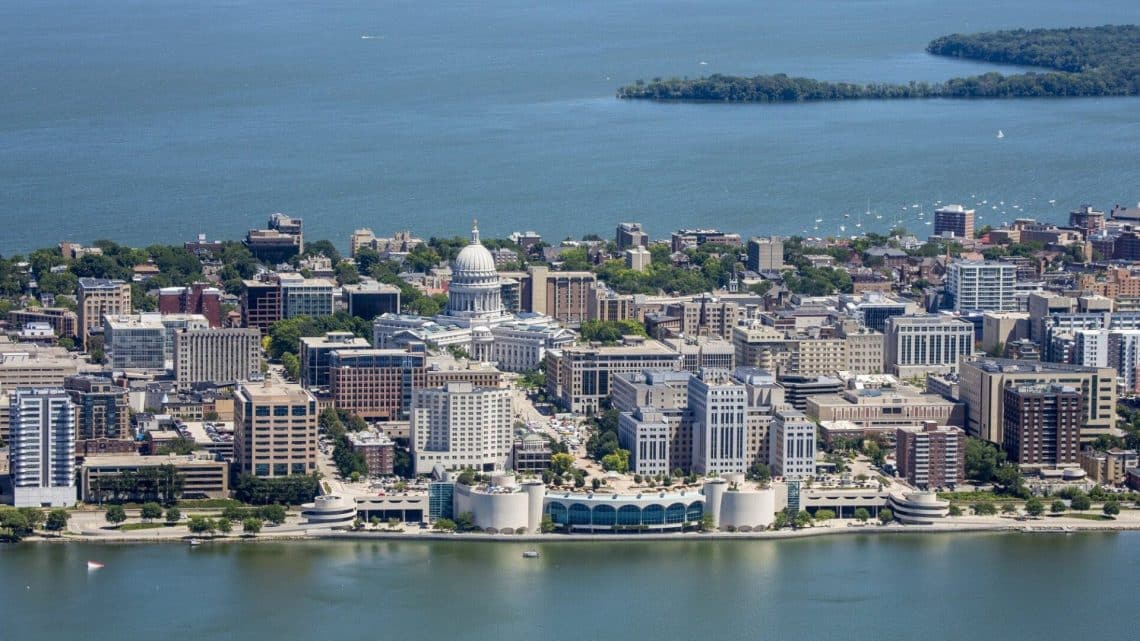 10 Famous Singers from Wisconsin