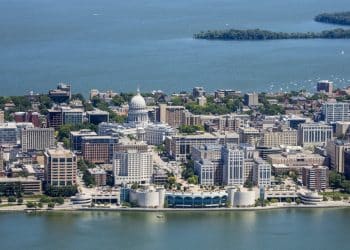 10 Famous Singers from Wisconsin