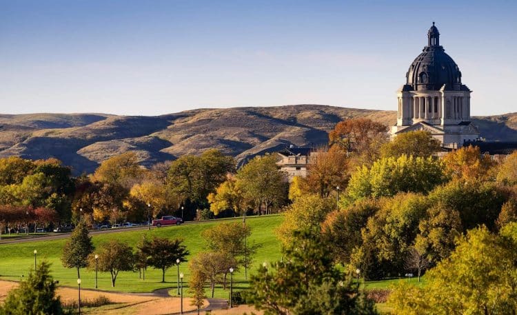 10 Famous Singers from South Dakota