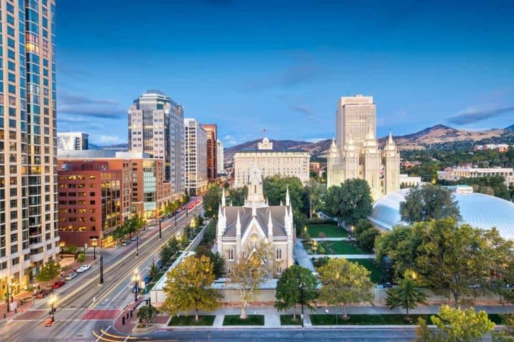 10 Famous Singers from Utah