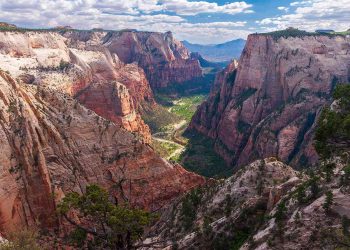 10 Famous Singers from Utah