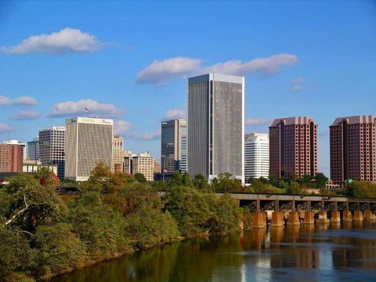 10 Famous Singers from Virginia