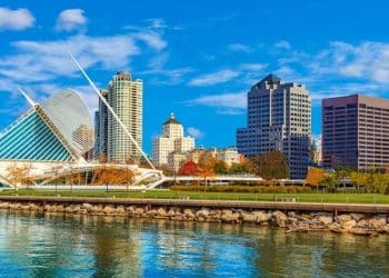 10 Famous Singers from Wisconsin