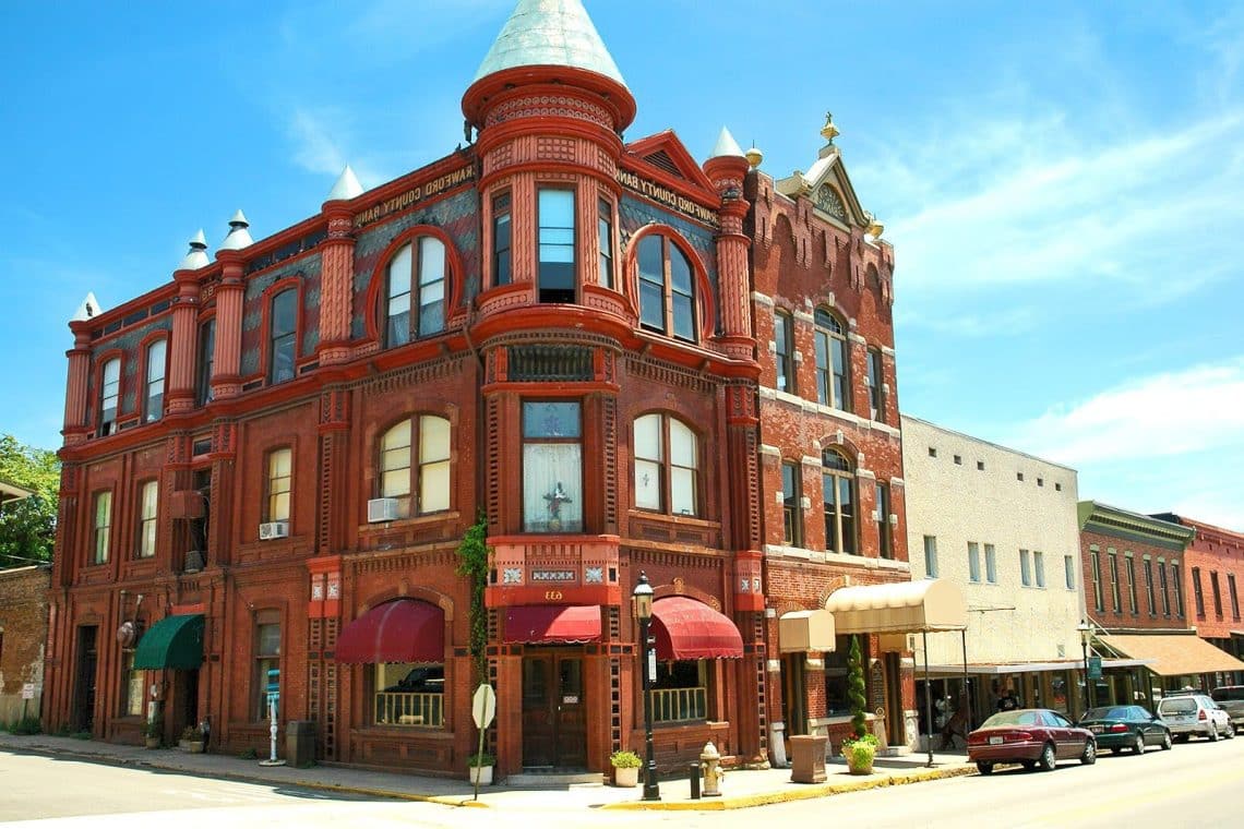 10 Famous Singers from Arkansas