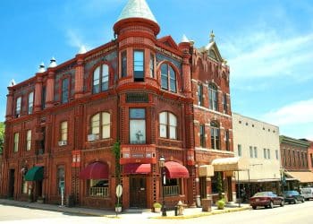 10 Famous Singers from Arkansas