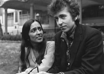 15 Best Folk Music Singers of All Time