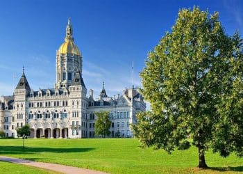 10 Famous Singers from Connecticut