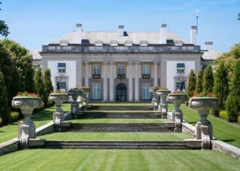 10 Famous Singers from Delaware