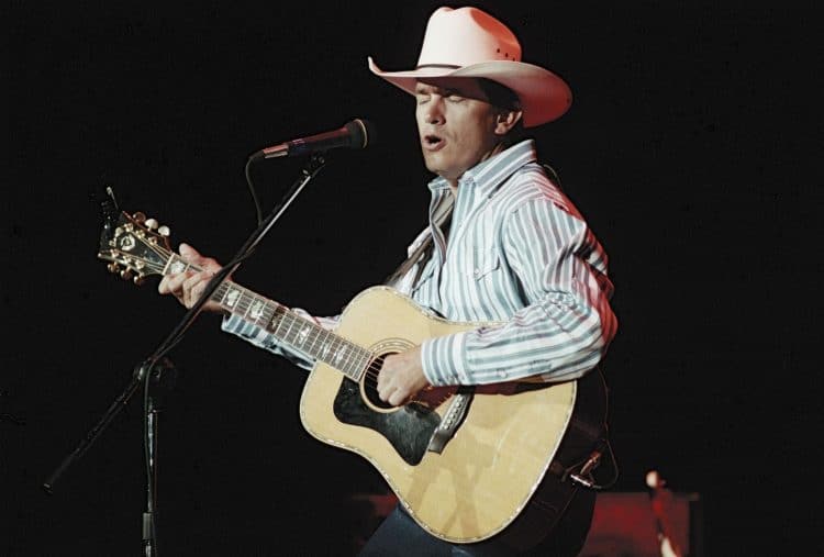 10 Best George Strait Songs of All Time - Singersroom.com