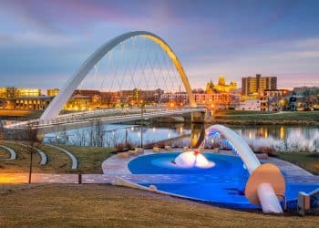 10 Famous Singers from Iowa