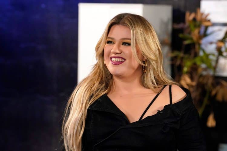 10 Best Kelly Clarkson Songs Of All Time - Singersroom.com