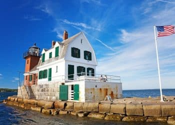 10 Famous Singers from Maine