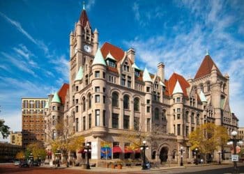 10 Famous Singers from Minnesota