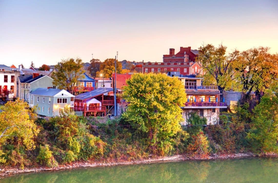 10 Famous Singers from Kentucky