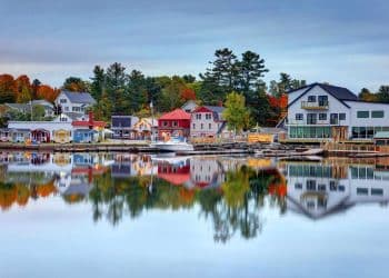 10 Famous Singers from Maine