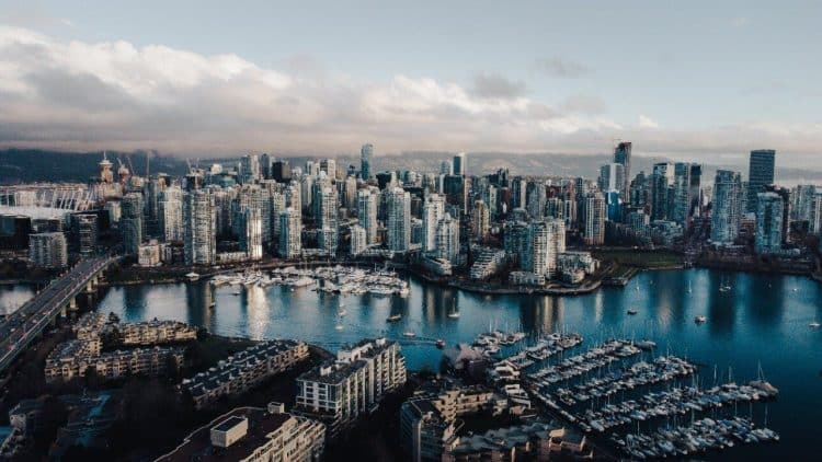 10 Famous Singers from Canada