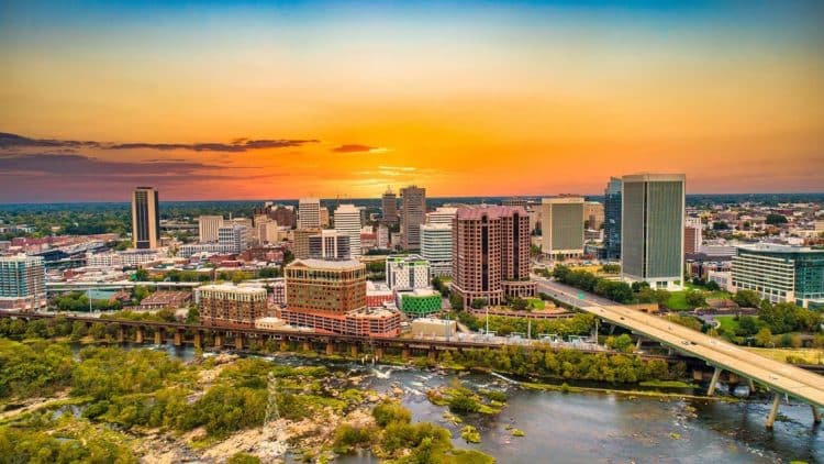 10 Famous Singers from Virginia