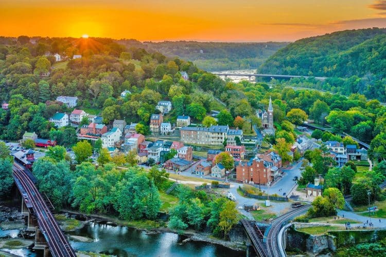 10 Famous Singers from West Virginia