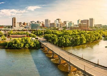 10 Famous Singers from Virginia