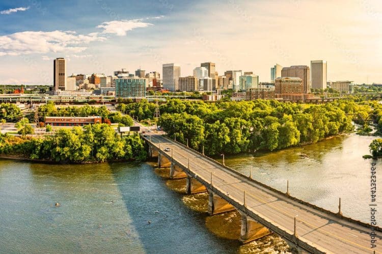 10 Famous Singers from Virginia