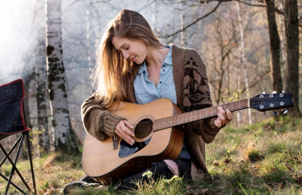 10 Best Online Acoustic Guitar Lessons