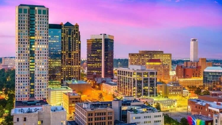 10 Famous Singers from Alabama