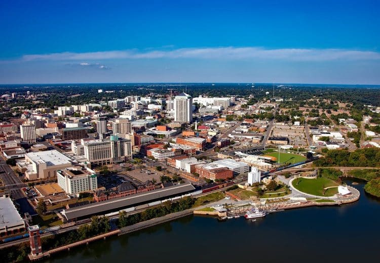 10 Famous Singers from Alabama