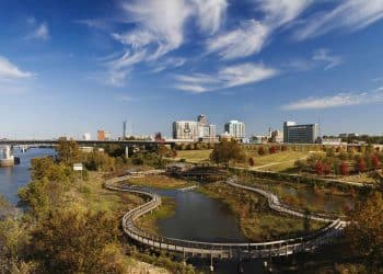 10 Famous Singers from Arkansas