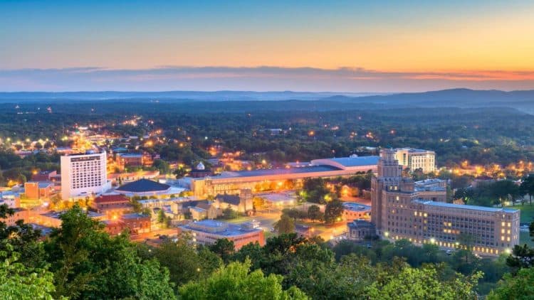 10 Famous Singers from Arkansas