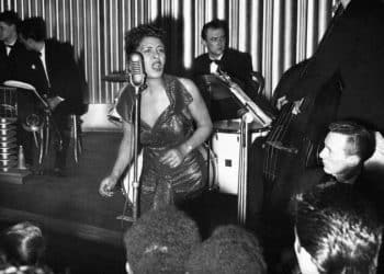 15 Best Female Singers of All Time