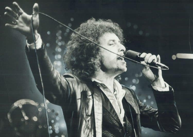 10 Best Bob Dylan Songs of All Time - Singersroom.com