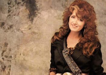 10 Best Bonnie Raitt Songs of All Time