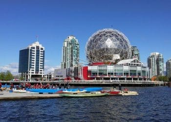 10 Famous Singers from Canada