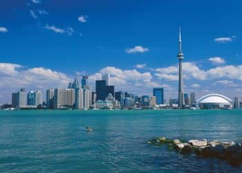 10 Famous Singers from Canada