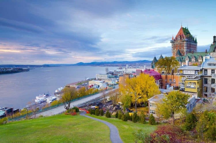 10 Famous Singers from Canada