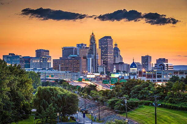 10 Famous Singers from Connecticut