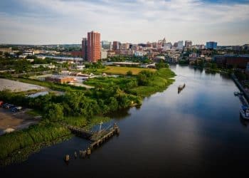 10 Famous Singers from Delaware